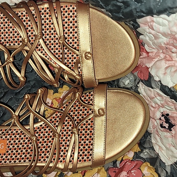 Rose Gold Rocket Dog Sandals 8.5 Like New - Picture 6 of 7